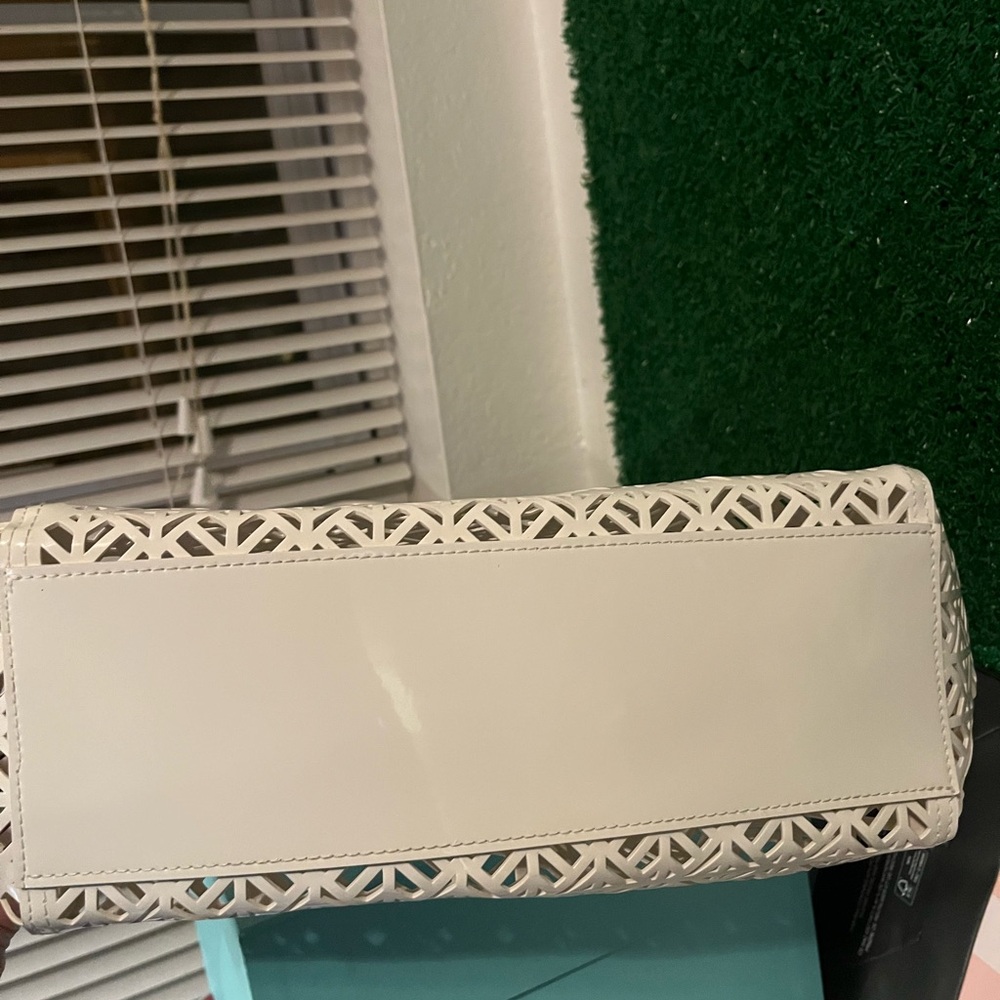 Tory Burch White Laser-Cut Tote Bag - Picture 6 of 8